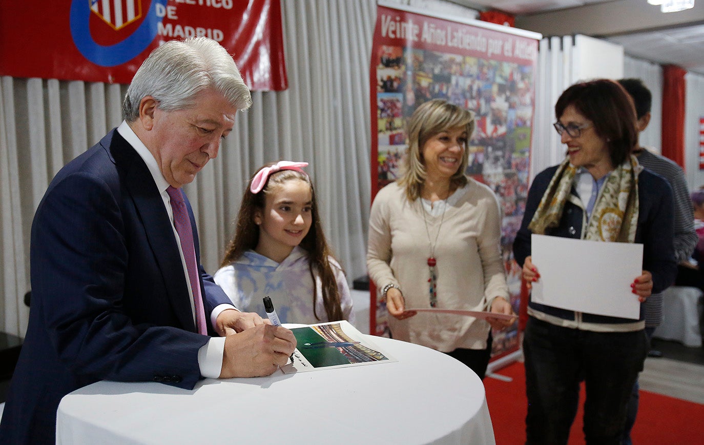 Enrique Cerezo, visita a la peña atlética de Palencia