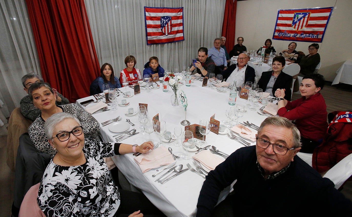 Enrique Cerezo, visita a la peña atlética de Palencia