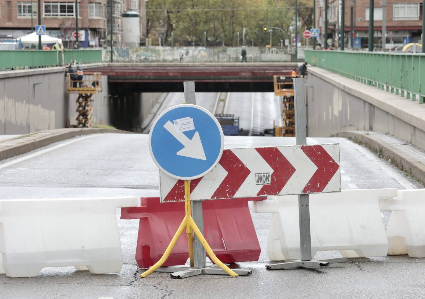 Fotos: Cortes de tráfico en el túnel de la Circular en su acceso por San Isidro por obras