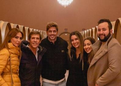 Imagen secundaria 1 - Visita del actor William Levy a las bodegas Emilio Moro.