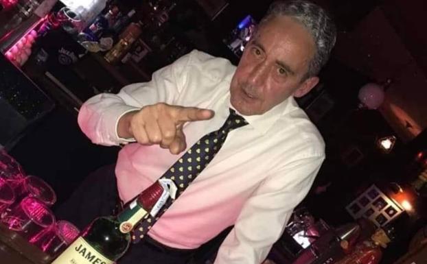 La coctelería vallisoletana despide al 'barman' del Pub Dickens