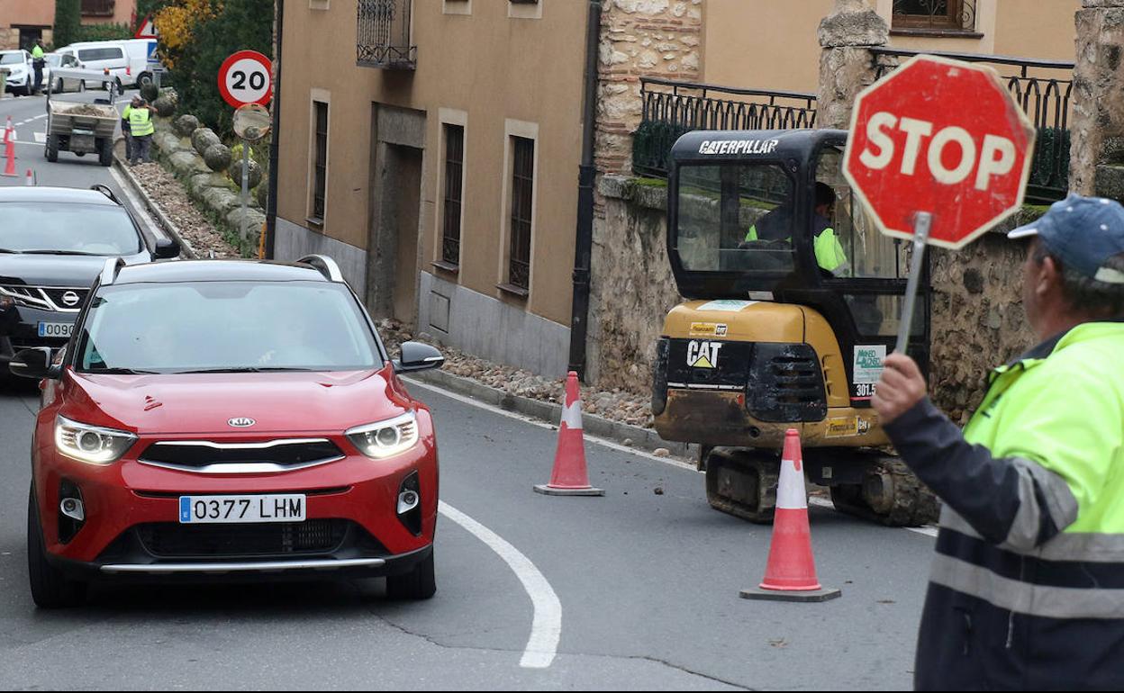 Obras de renovación de aceras en la calle San Marcos.