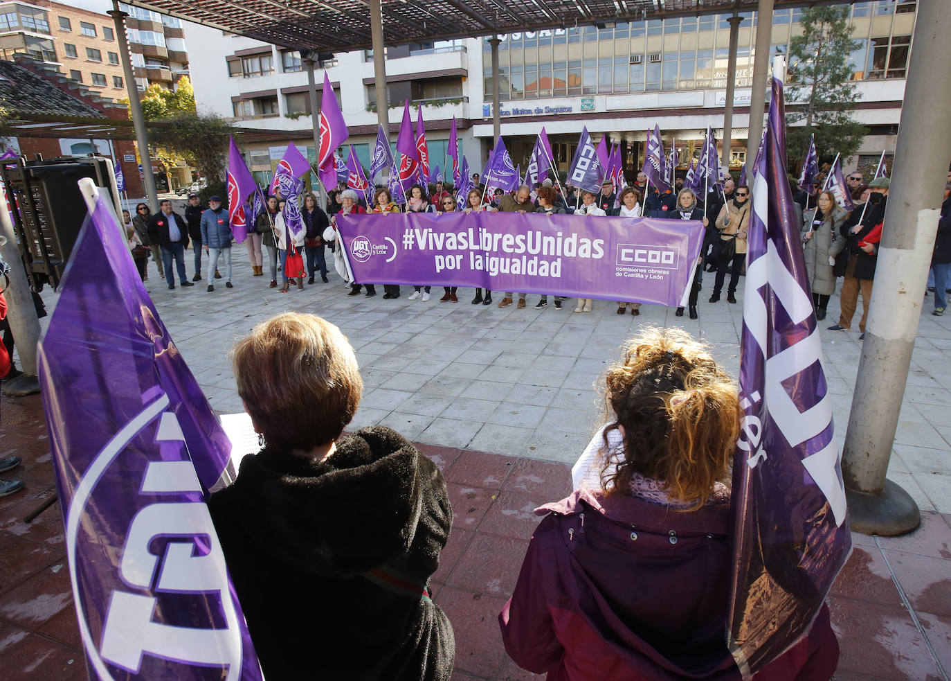 Sindicatos e instituciones salen a la calle para clamar contra la lacra de la violencia de género