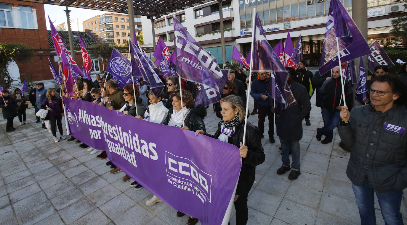 Sindicatos e instituciones salen a la calle para clamar contra la lacra de la violencia de género