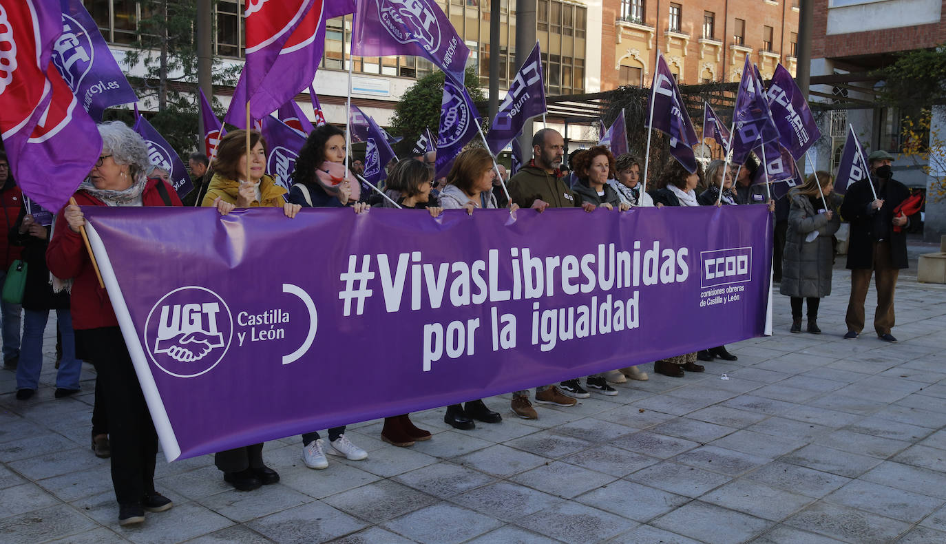 Sindicatos e instituciones salen a la calle para clamar contra la lacra de la violencia de género