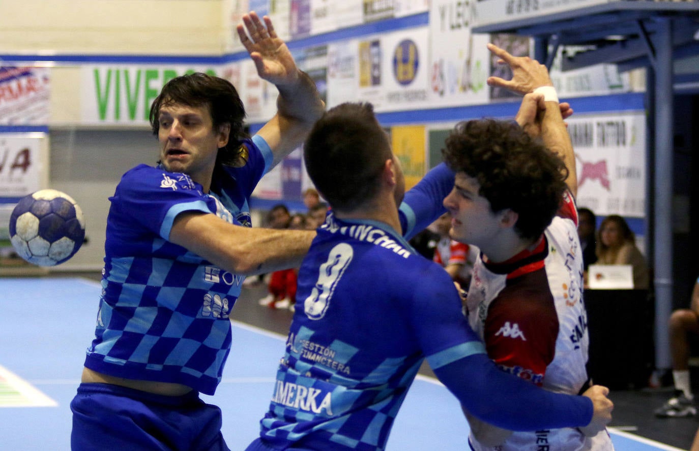 Victoria del Balonmano Nava ante Oviedo. 