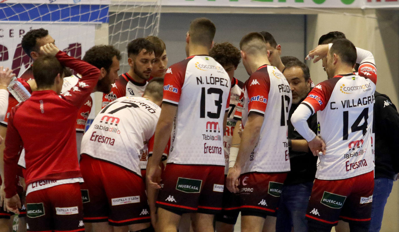 Victoria del Balonmano Nava ante Oviedo. 