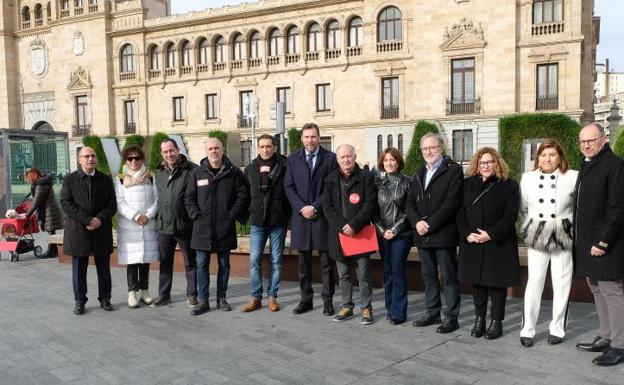 El alcalde de Valladolid, Unai Sordo y otros asistentes.