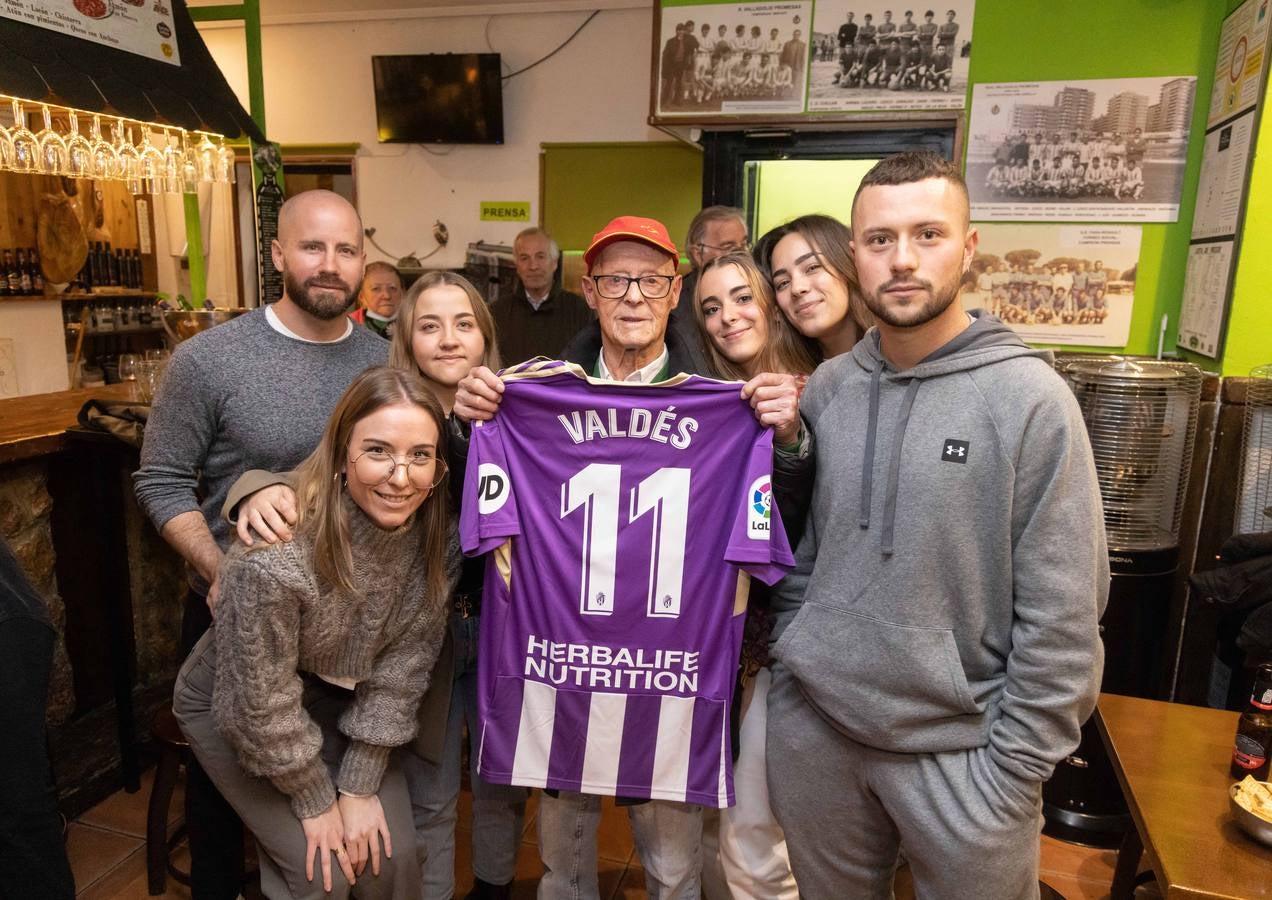 Fotos: Los veteranos del Real Valladolid rinden homenaje a &#039;Fiú&#039; Valdés