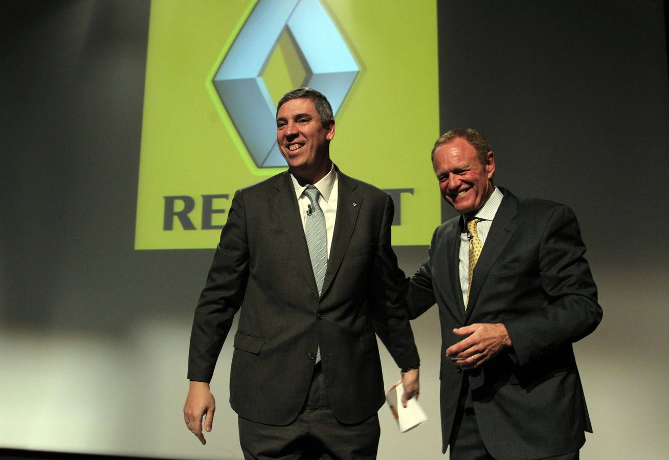 15.12.11 José Vicente de los Mozos, nuevo presidente de Renault España, con su antecesor, Jean Pierre Laurent.