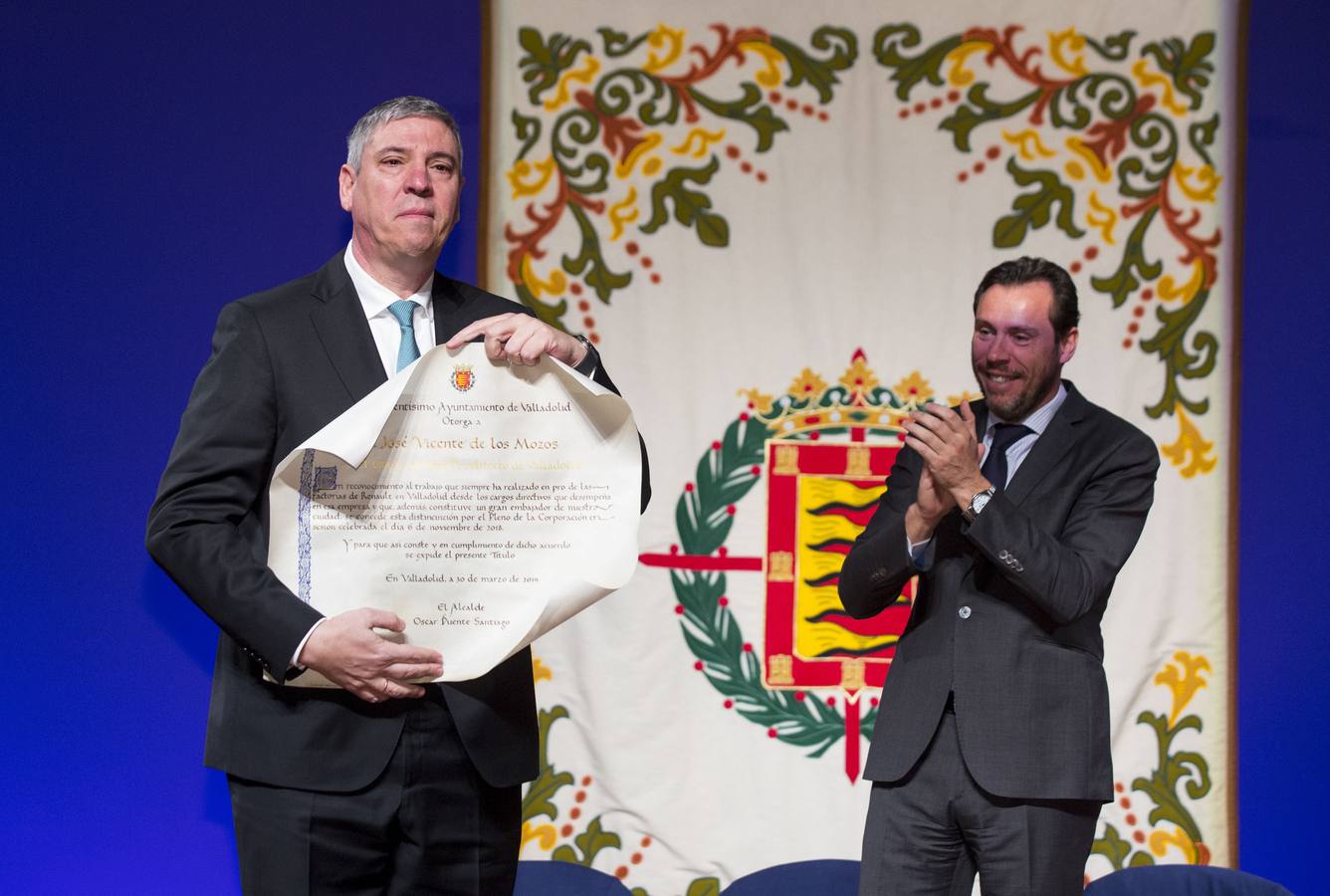 30.03.19 El Ayuntamiento de Vallaolid concede la medalla de oro a José Vicente de los Mozos y los trabajadores de Renault.