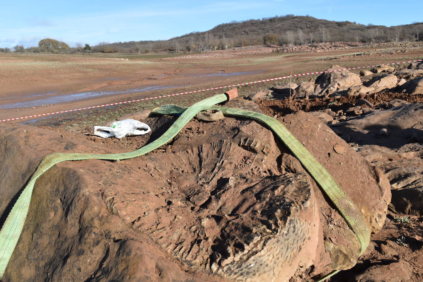 Fotos: Polémica por la extracción de fósiles en el pantano de Aguilar