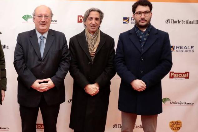 Enrique Cabero (Consejo Económico y Social), Juan Carlos de Magarida (presidente Economistas) y Saúl Amado (Economistas).