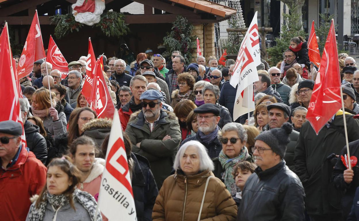 Manifestación celebrada el 27 de noviembre en Palencia promovida por los sindicatos UGT y CC OO.