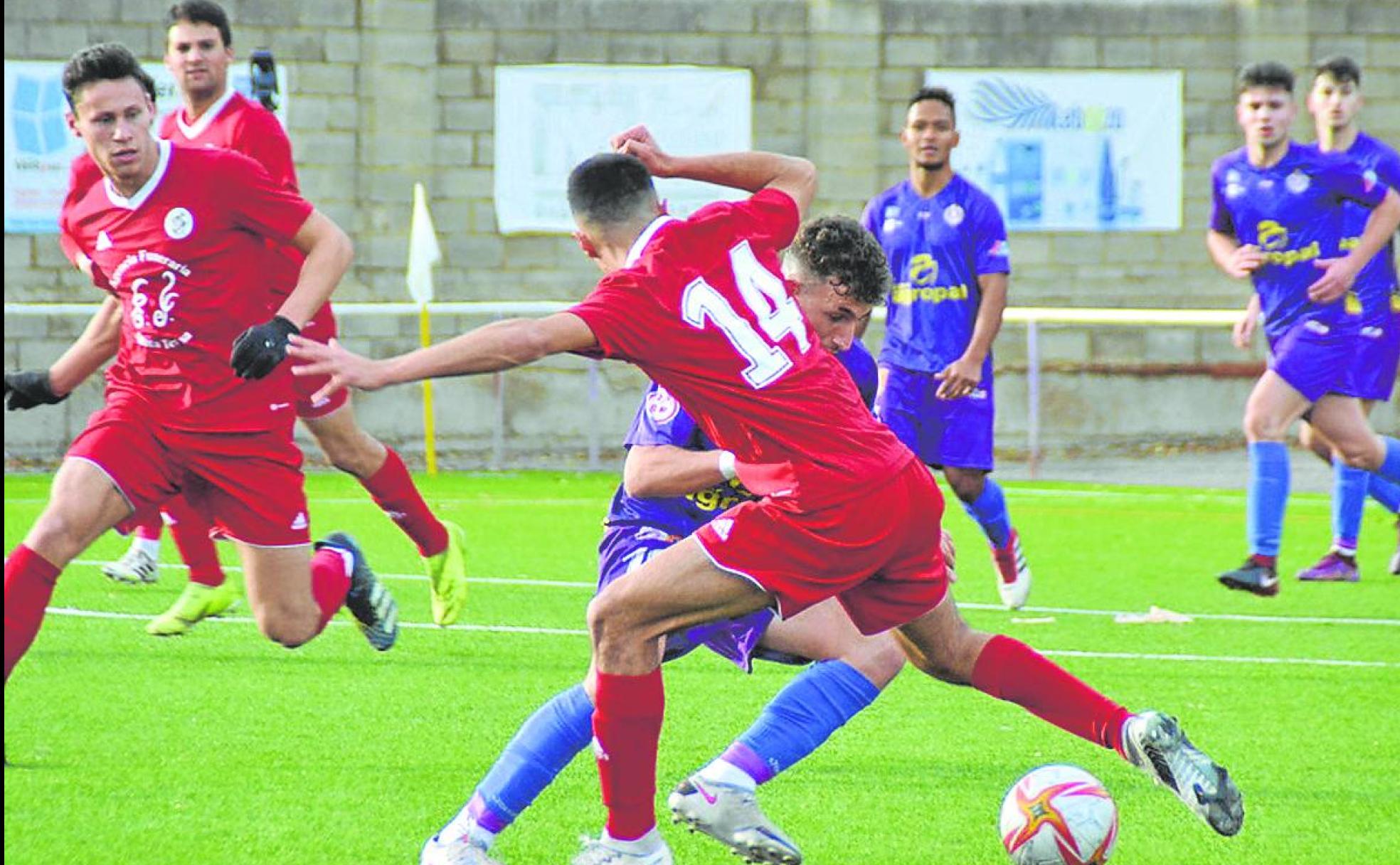 Partido entre el filial del Cristo Atlético y el Cuéllar disputado este fin de semana. 