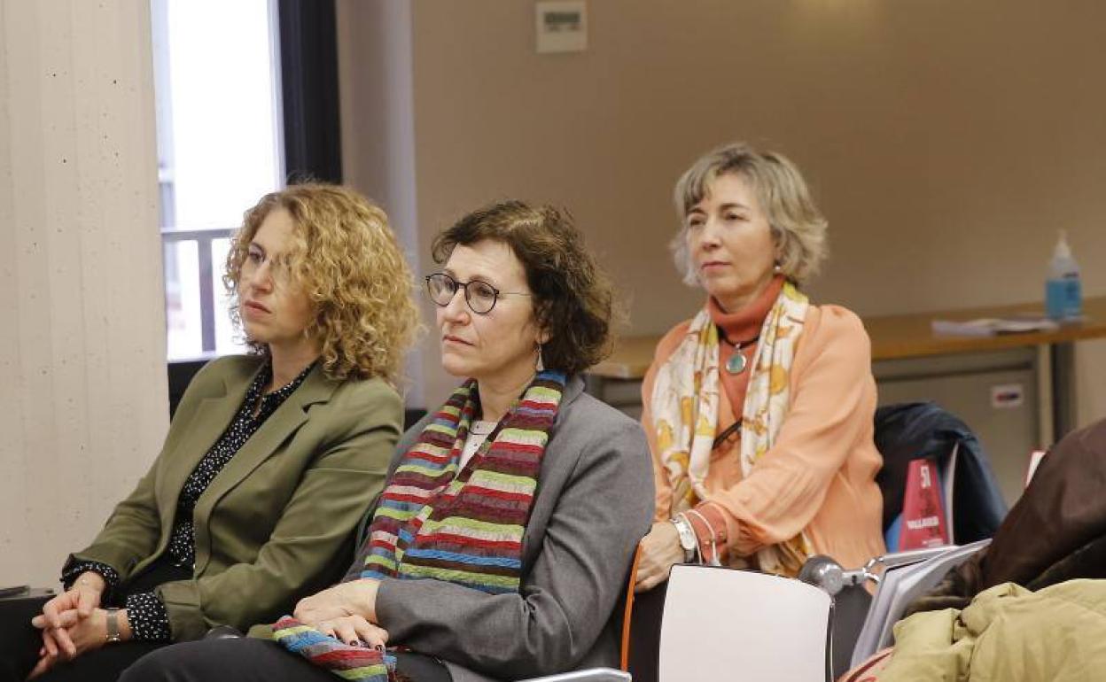 Las hijas de Arcadio Pardo, con María Eugenia Matía detrás. 