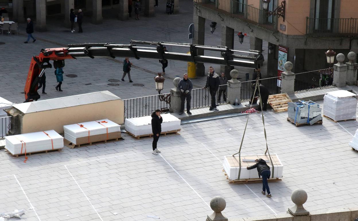 Instalación de la pista de hielo en la terraza de Santa Columba.