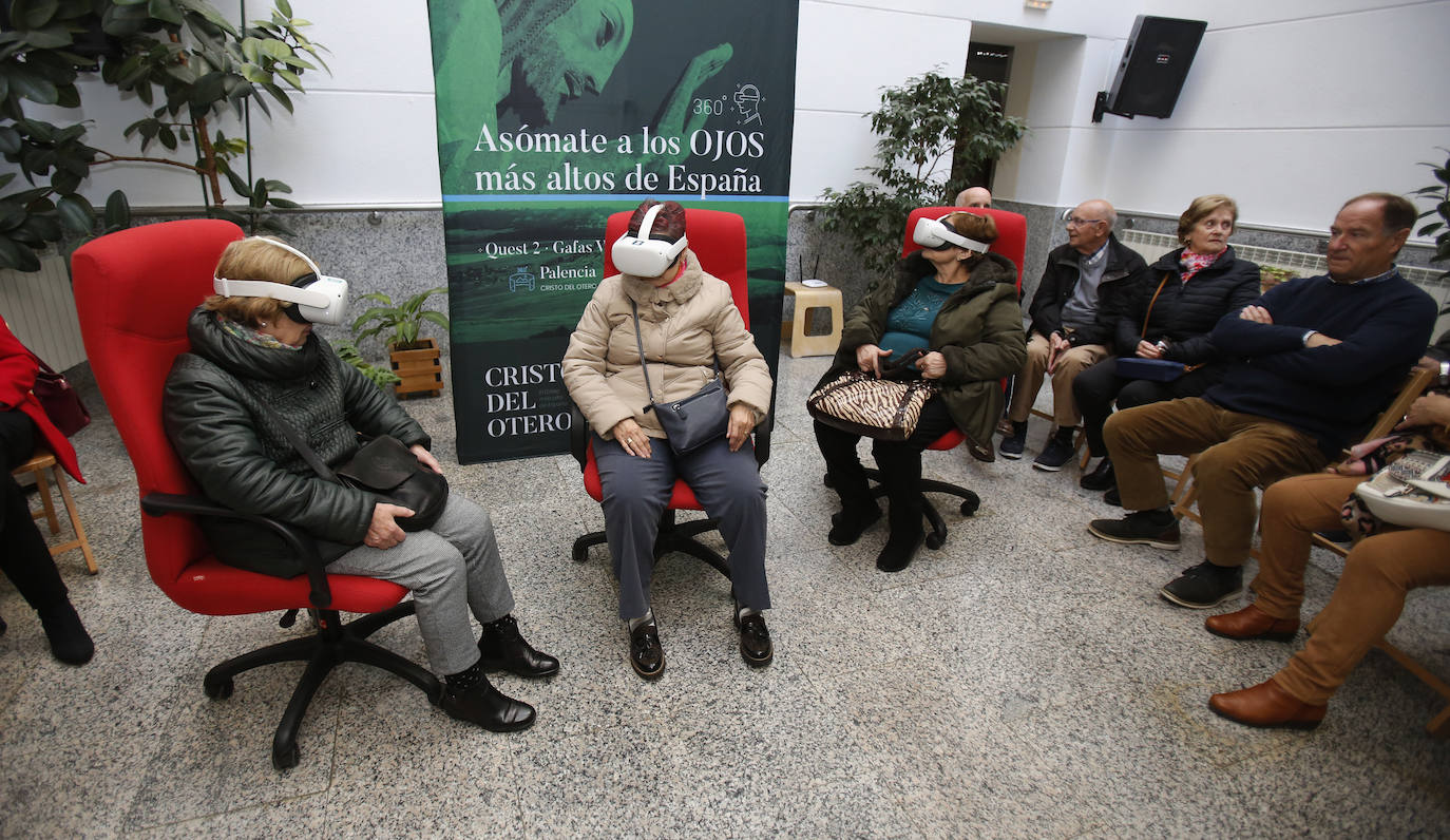 Fotos: Las personas mayores también suben a los ojos del Cristo