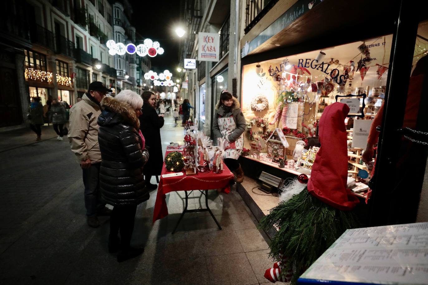 Fotos: Decoración de Navidad en la calle Platerías de Valladolid