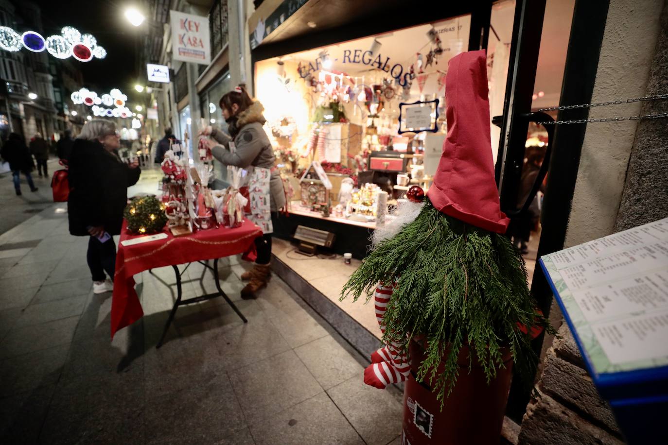 Fotos: Decoración de Navidad en la calle Platerías de Valladolid