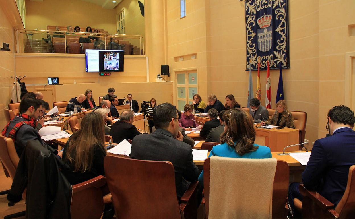 Pleno de la corporación municipal de Segovia celebrado este viernes. 