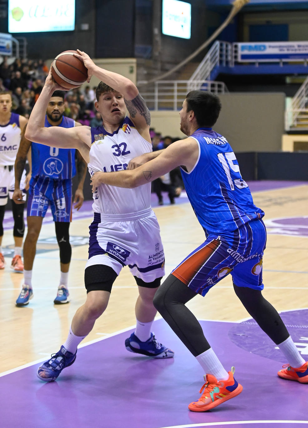 Fotos: Mucho sufrimiento en el enfrentamiento entre el Real Valladolid Baloncesto y el Almansa