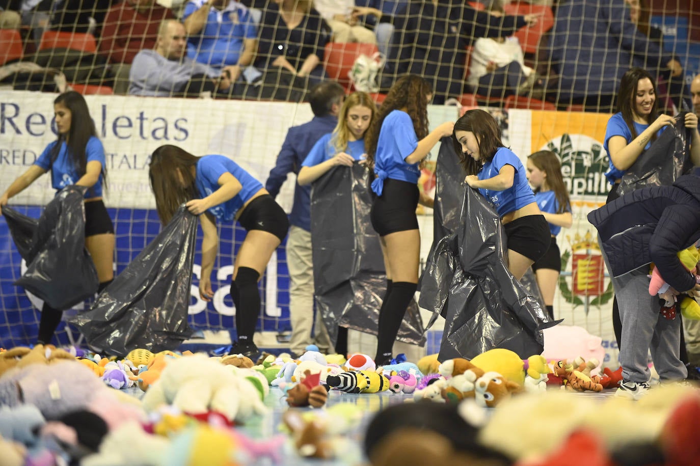 Fotos: Derbi regional entre el Recoletas Atlético Valladolid y el Banca Ademar León