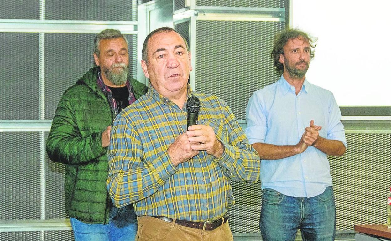 José Antonio Sáez se dirige al público, en las pasadas jornadas de astronomía. 