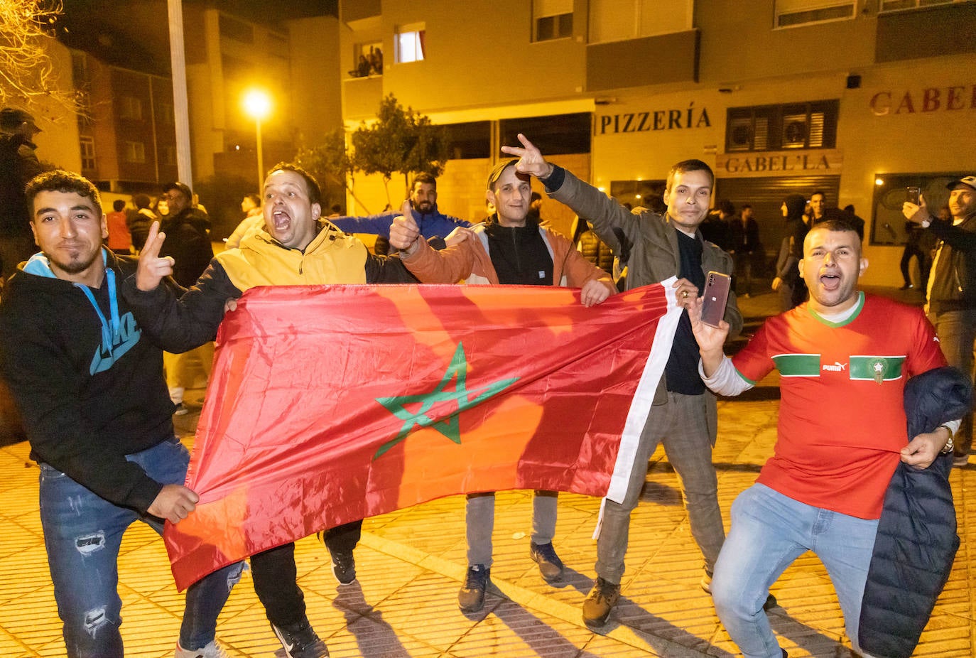 Fotos: Celebración en el barrio de Delicias por la victoria de Marruecos