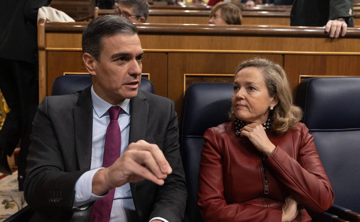 Pedro Sánchez y Nadia Calviño.