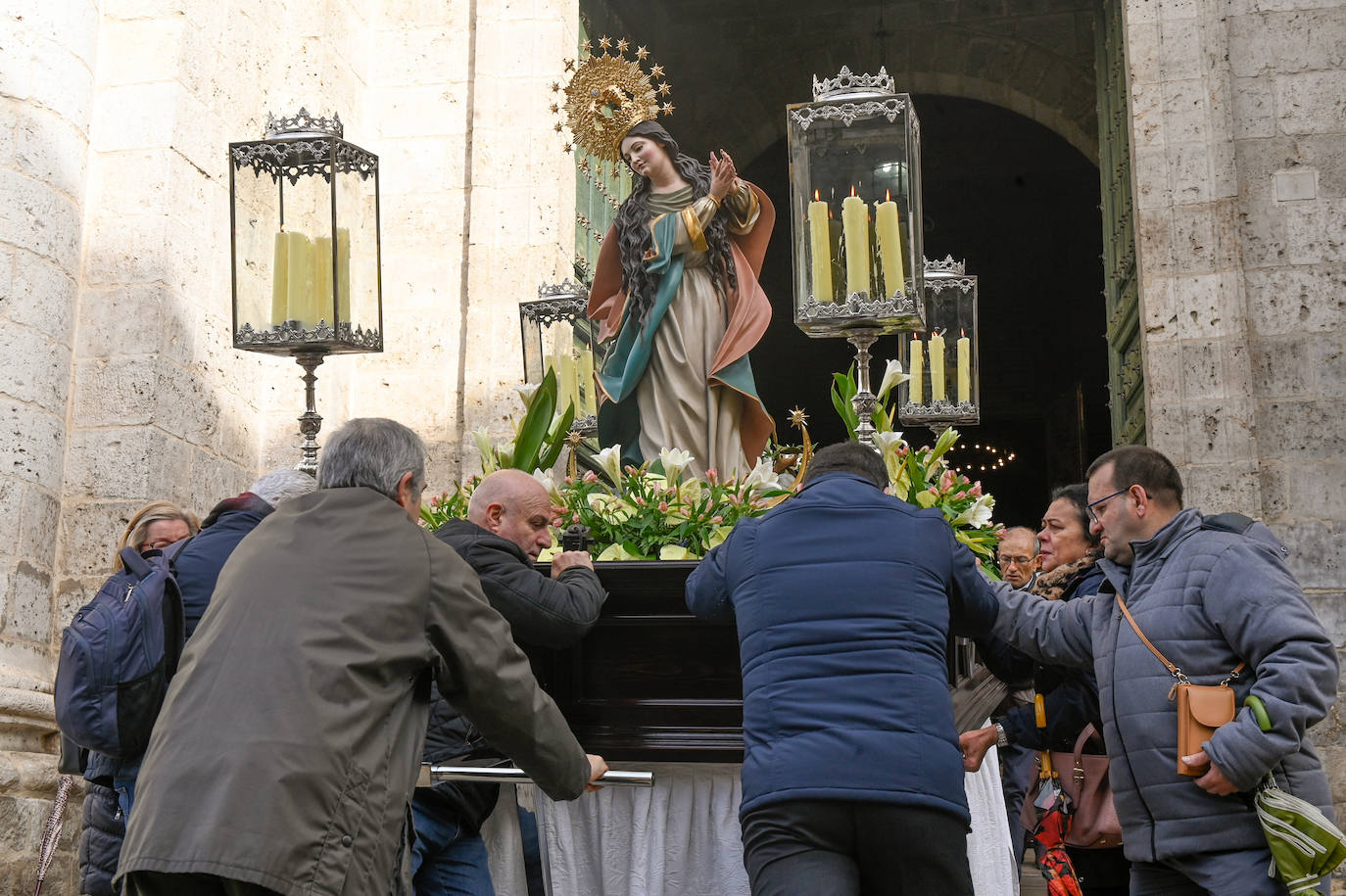 Fotos: Traslado de la figura de la Inmaculada Concepción en Valladolid
