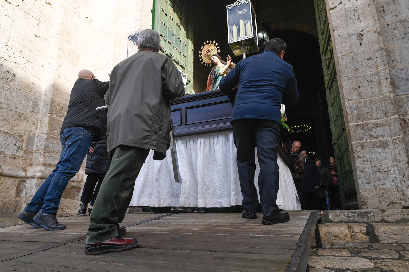 Fotos: Traslado de la figura de la Inmaculada Concepción en Valladolid