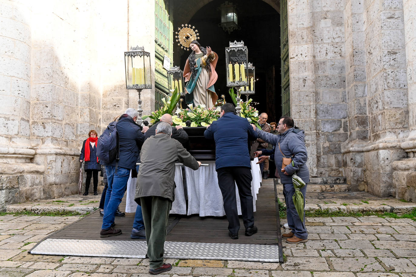 Fotos: Traslado de la figura de la Inmaculada Concepción en Valladolid