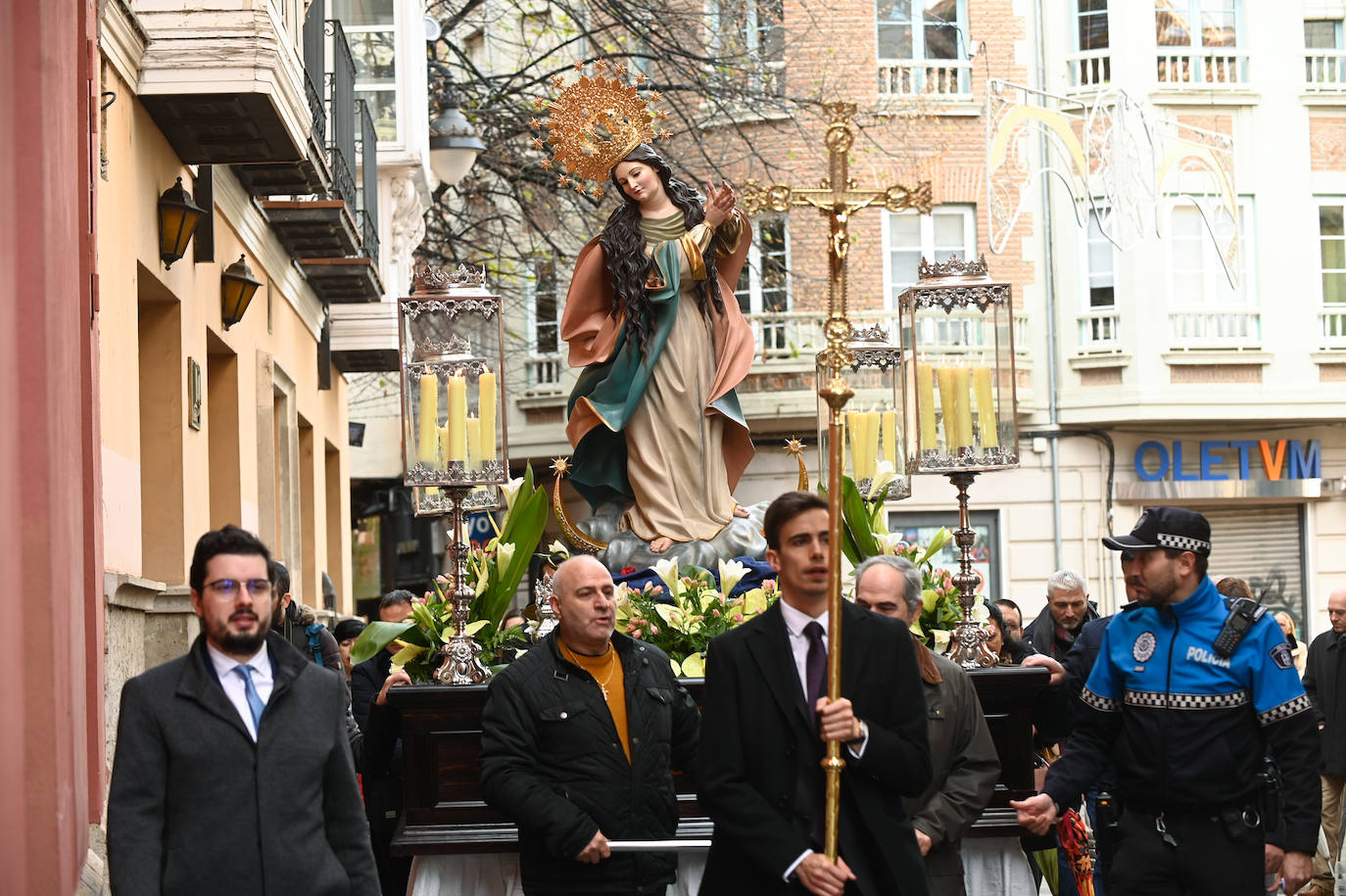 Fotos: Traslado de la figura de la Inmaculada Concepción en Valladolid