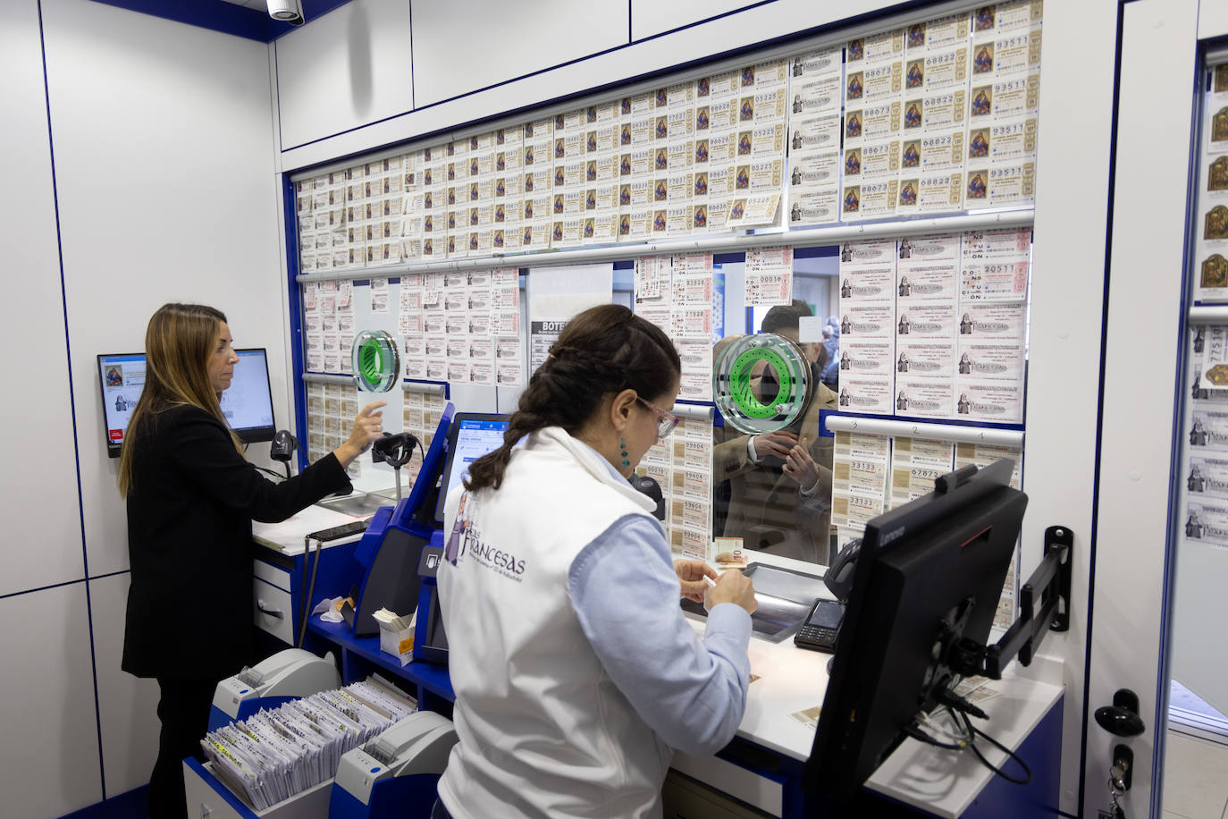 Fotos: Los vallisoletanos ultiman sus compras de cara a la Lotería de Navidad