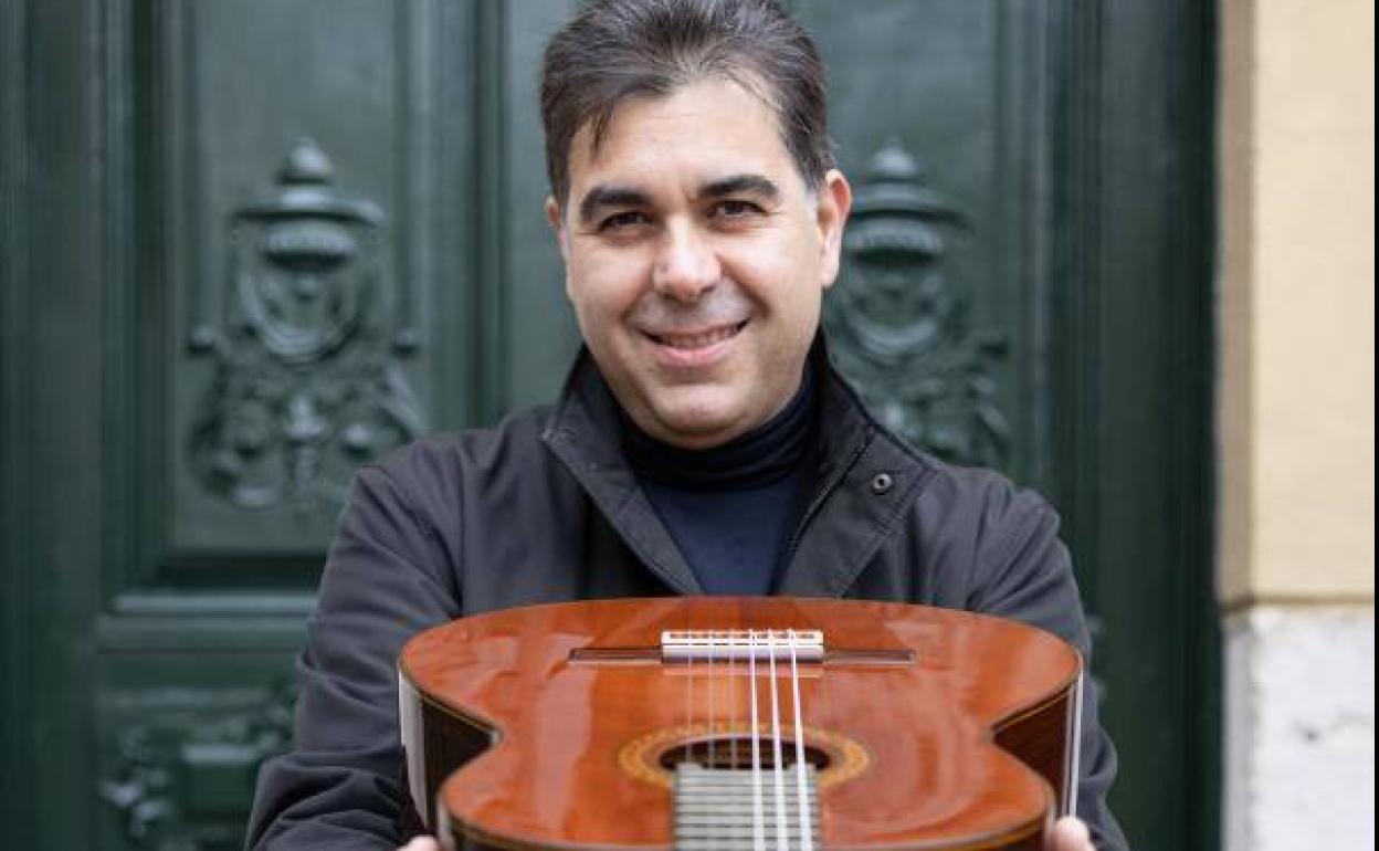 Rodrigo Jarabo, con su guitarra. 