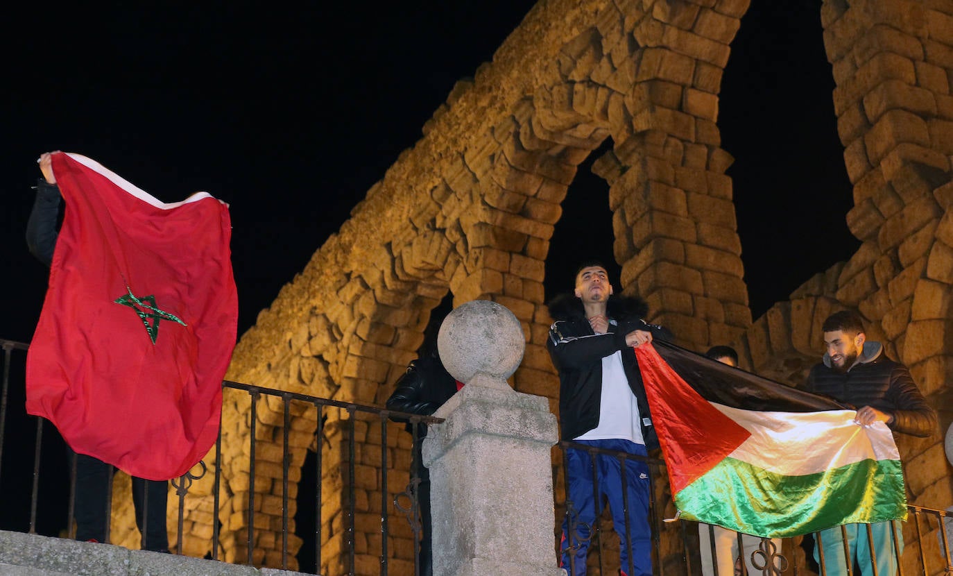 Los marroquíes de Segovia celebran su triunfo en el Mundial. 