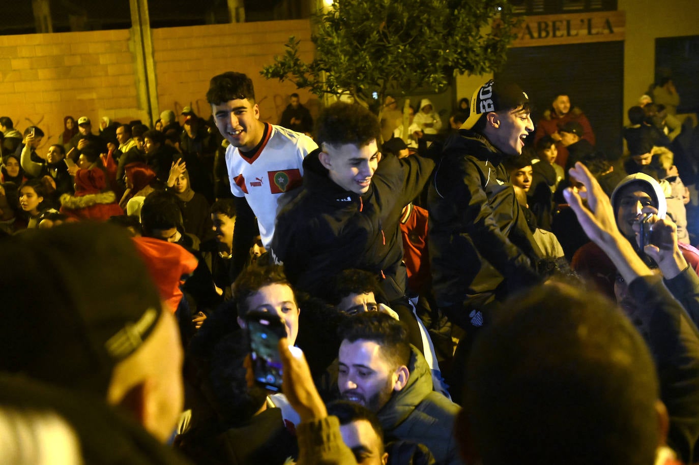 Fotos: La comunidad marroquí celebra el pase a semifinales de su selección del Mundial de Qatar