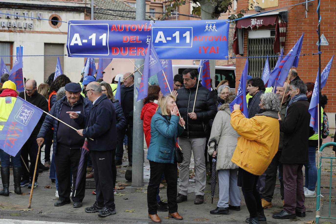 La plataforma A-11 recrea la inauguración del primer asfaltado de la A-11 en Peñafiel.