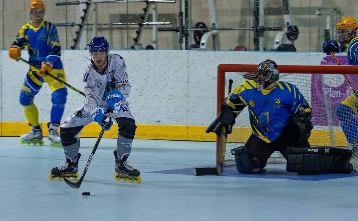 Edu Requena ante Javi Tordera en el Caja Rural CPLV-Molina. 