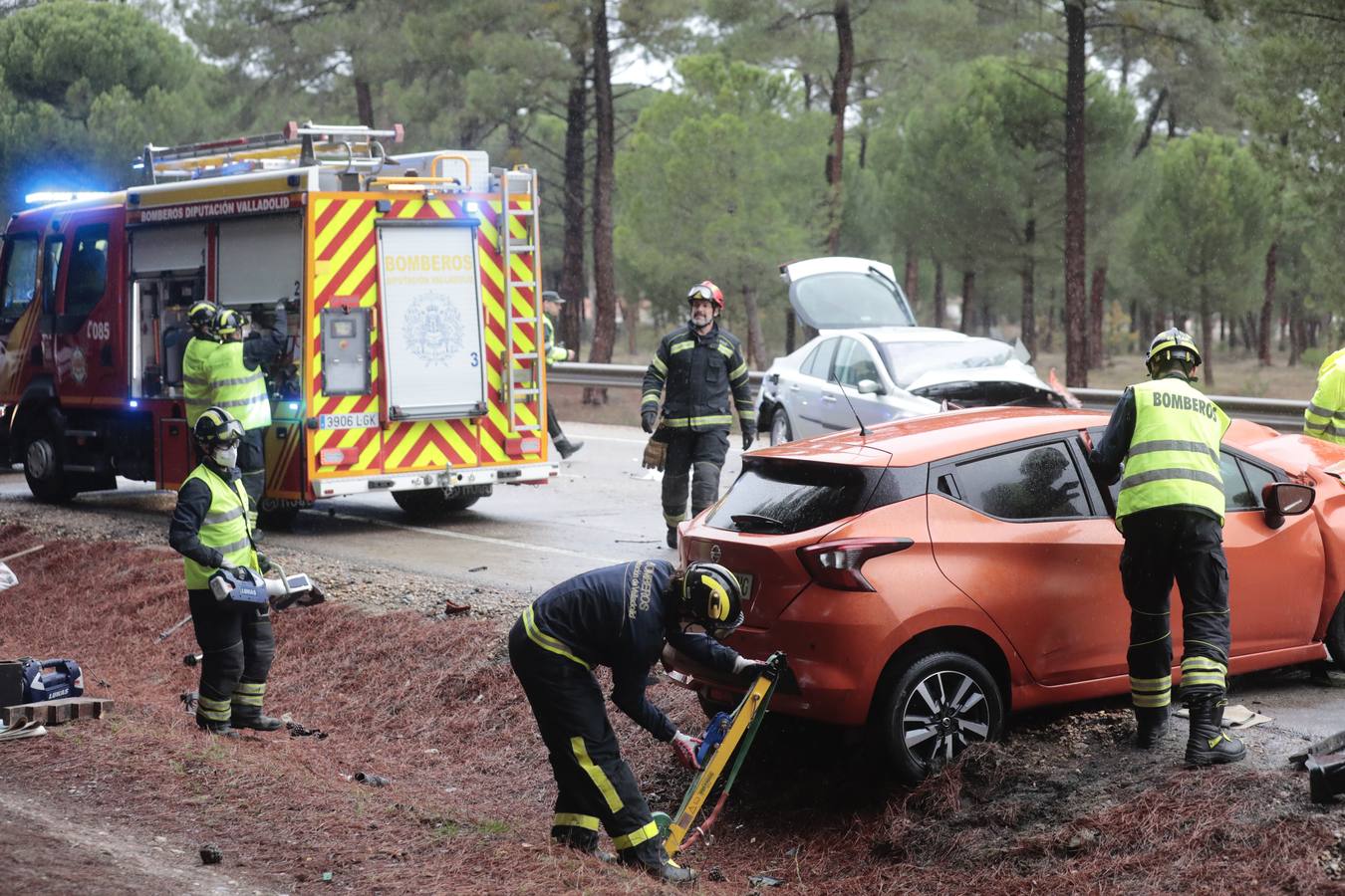 Fotos: Trágico choque frontal entre dos coches en Traspinedo