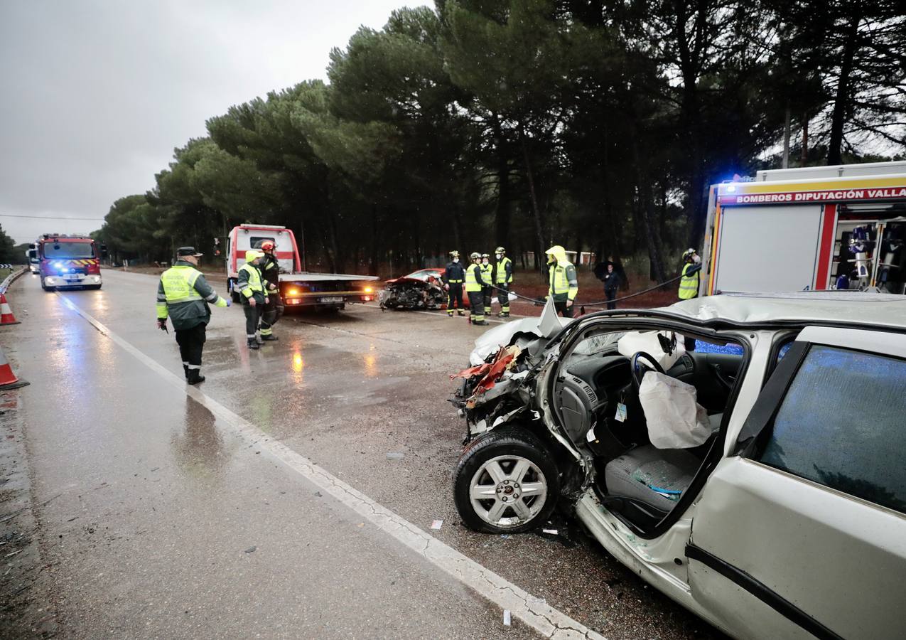 Fotos: Trágico choque frontal entre dos coches en Traspinedo