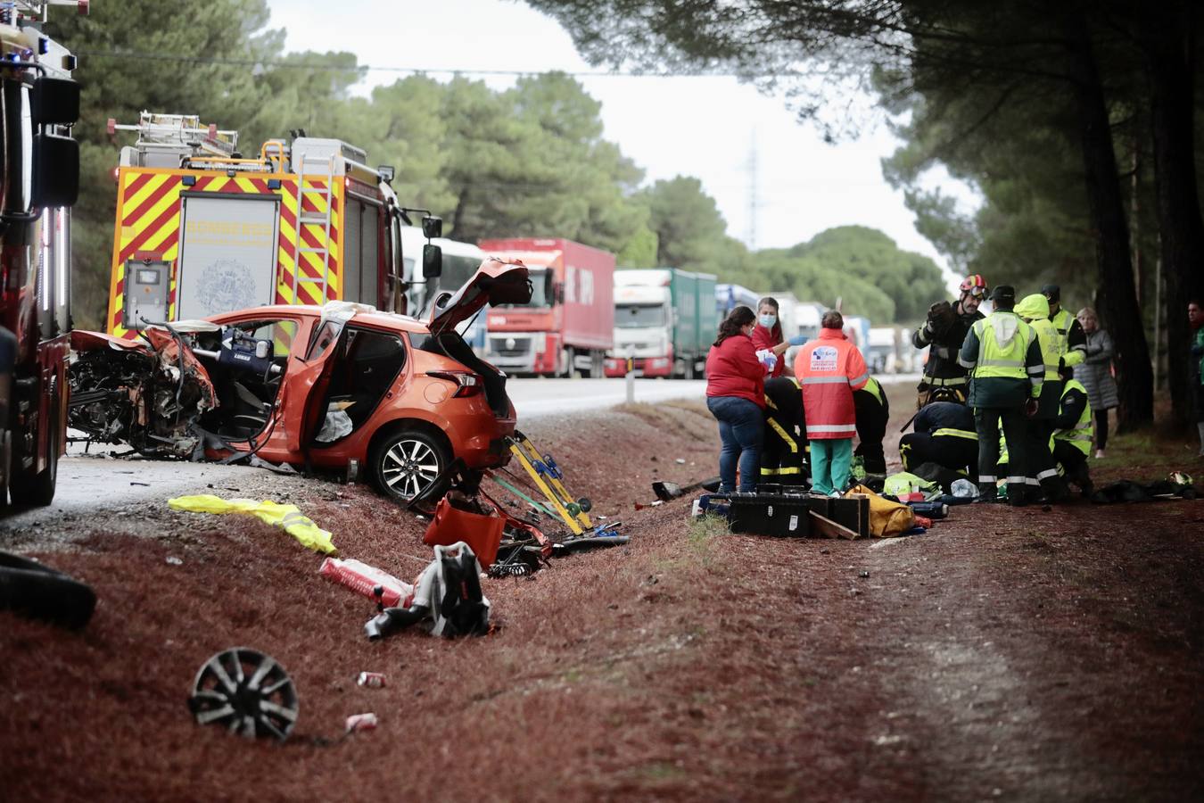 Fotos: Trágico choque frontal entre dos coches en Traspinedo