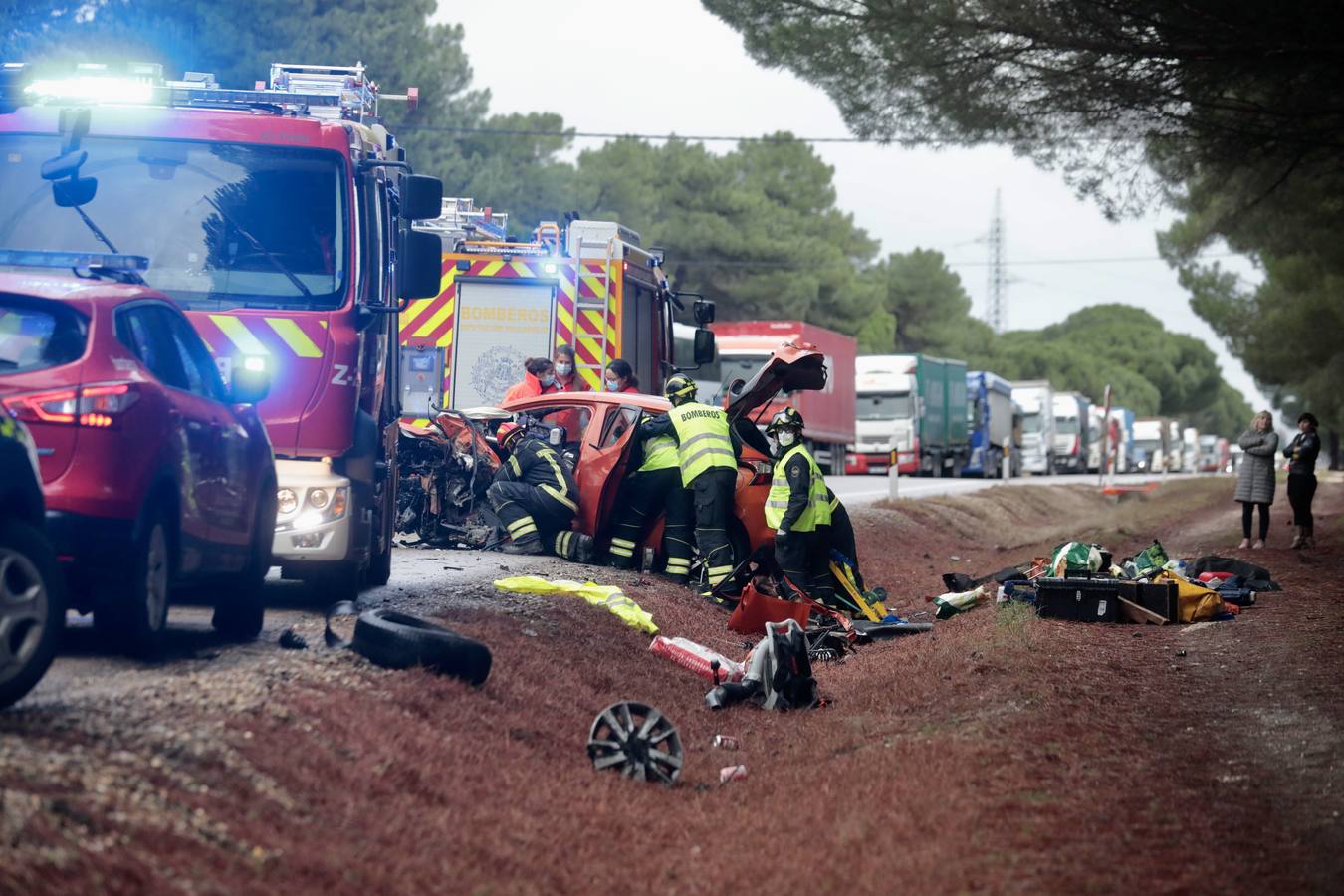 Fotos: Trágico choque frontal entre dos coches en Traspinedo