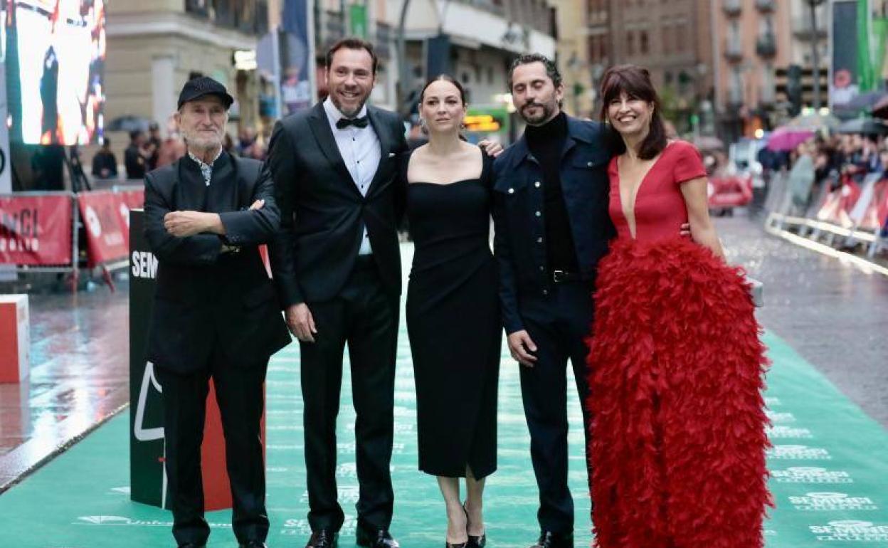 Javier Angulo, Óscar Puente, Leonor Watling, Paco León y Ana Redondo, en la inauguración de la última Seminci. 