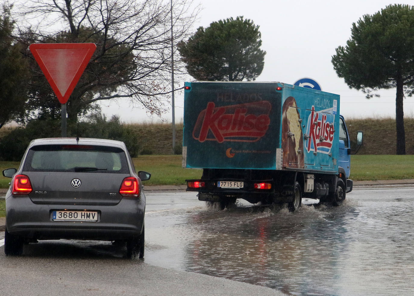 La incesante lluvia causa varios problemas en Segovia. 