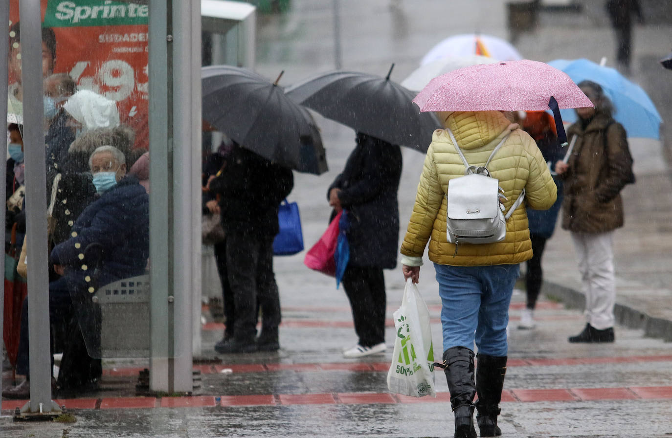 La incesante lluvia causa varios problemas en Segovia. 