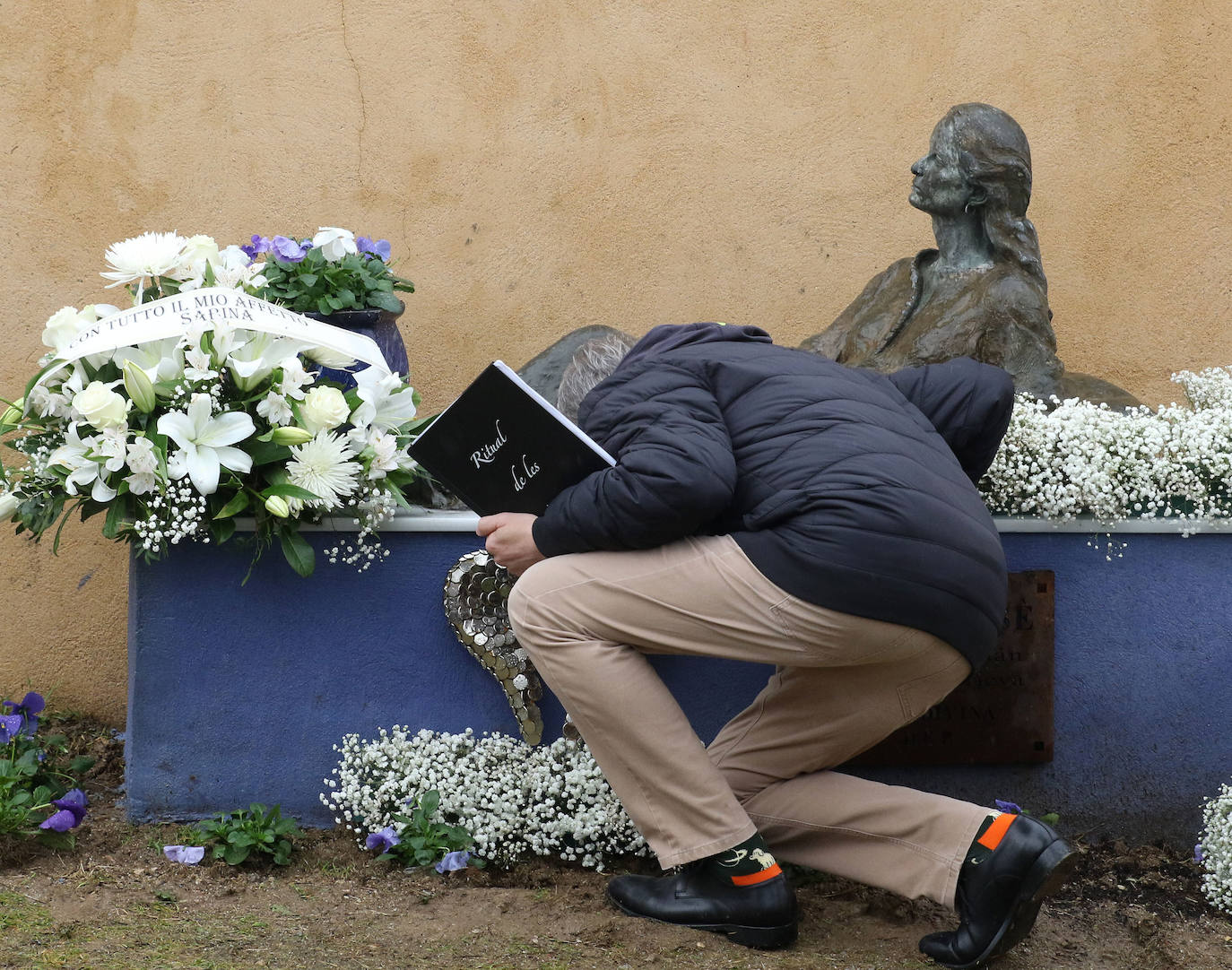 Los restos de Lucía Bosé descansan desde hoy en el cementerio de Brieva. 