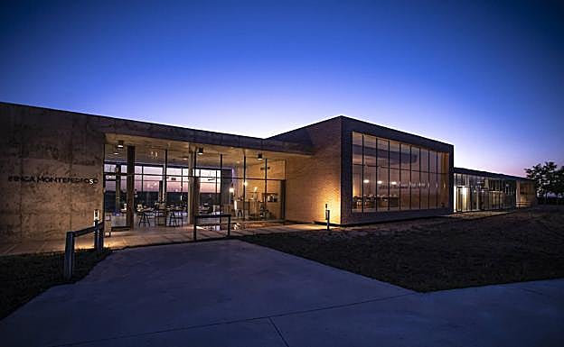 Entrada a la bodega Finca Montepedroso. 