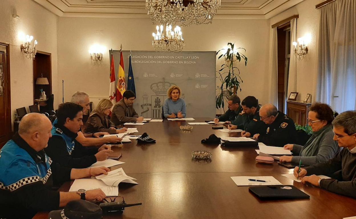 La subdelegada preside la junta de seguridad, este martes. 